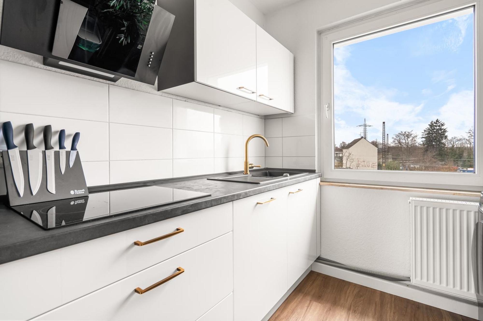 Apartment Smart - Near Essen, Oberhausen, Bottrop - Perfect For 6 Guests! Balcony - Netflix - Smart Tv *